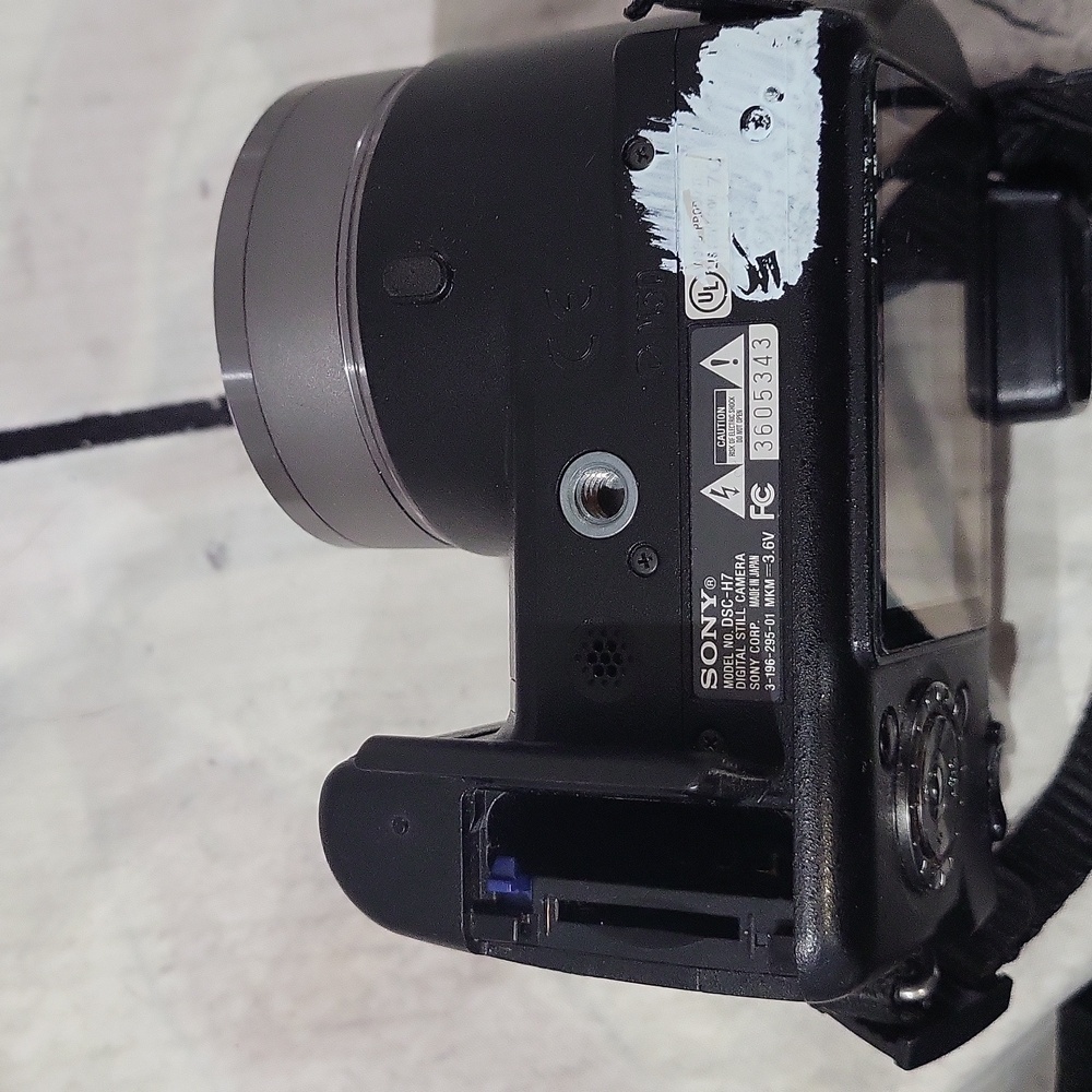 Sony Black Digital Camera Cybershot - Picture 5 of 5